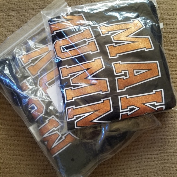 🆕️VS PINK, I Make Mummy Moves Tshirt - Picture 3 of 5